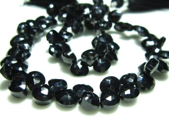 Spinelle noire en cœur briolette pour réparer et personnaliser vos bijoux fétiches
