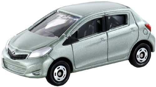 Tomica No.104 Toyota Vitz miniature pour diorama urbain japonais