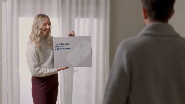 LIVIVO Electric Blanket King Size with Dual Controller - Heated Blanket with 3 Heat Levels, Quick Heat-Up, Detachable Control - Electric Underblanket, Heated Mattress Topper - 165x137cm