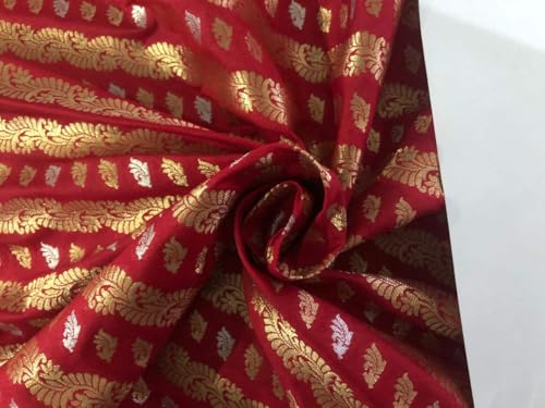 Tissu brocart de soie de 111,8 cm de large à lignes métalliques or et argent brocard rouge