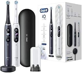 Oral-B iO Seria 8 Szczoteczka Elektryczna, Zestaw 2 Sztuk, Prezent Walentynkowy, 2 Rączki z Technologię Magnetyczną i, 2 Końcówki Szczoteczki, 1 Etui Podróżne, Biała i Czarna