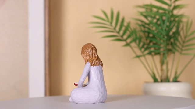 Figura Decorativa de Lectora en Resina para Hogar miniatura 7