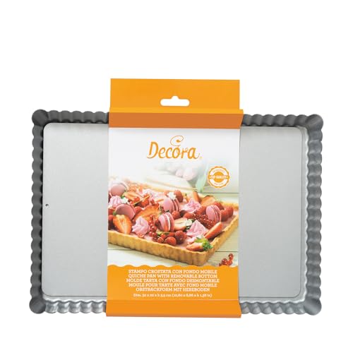 CONTENUTO - A casa riceverai uno stampo per crostato di forma rettangolare con fondo rimovibile. Il fondo rimoviblie di questo prodotto rende facile sformare i dolci che hai preparato senza rovinare l'aspetto estetico della creazione. La teglia è realizzata in acciaio antiaderente.