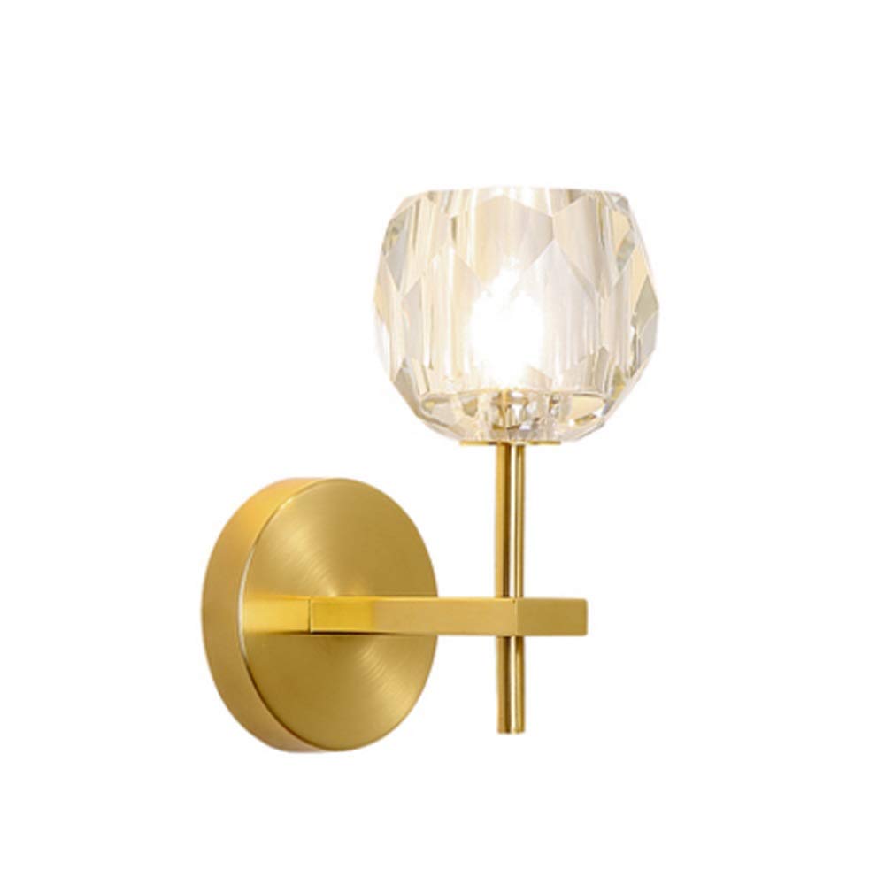 Applique dorée de salon pour sublimer un mur vide avec style créatif