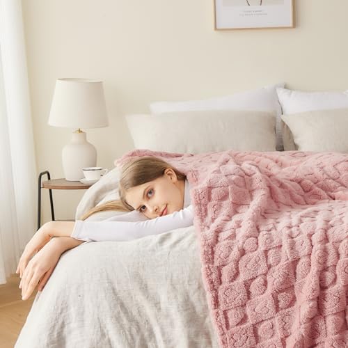 NEWCOSPLAY Super Soft Queen Blanket Pink Premium Silky Flannel Fleece 3D Heart Checkered Lightweight Bed Blanket All Season Use (Pink Heart, Queen(90"x90"))