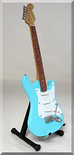 John lennon miniature mini guitar fender sonic blue beatles - Les Beatles, Paul McCartney, John Lennon, RIngo Starr, George Harrison John lennon miniature mini guitar fender sonic blue beatles