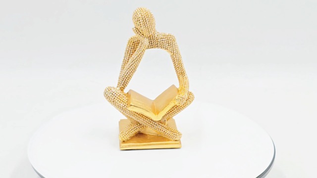 Estatua Mujer Leyendo Dorada, Escultura Moderna Abstracta miniatura 7
