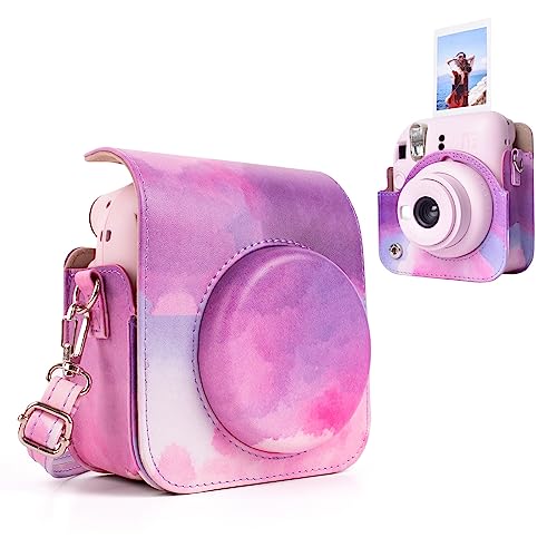 MUZIRI KINOKOO Funda para Fujifilm Fuji Instax Mini 12 Instant Film Camera - Funda Protectora de Piel Sintética con Correa Ajustable para el Hombro - Nubes de Ensueño