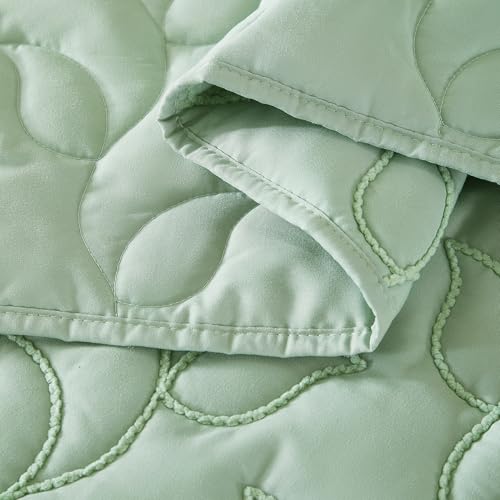 Image of EVENHUG Quilt Queen Size Bedding Set with Pillow Sham Lightweight Bedspreads Coverlet Soft Reversible Bed Cover for All Season 3 Piece