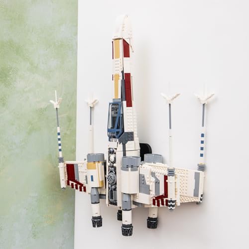 Brickify Soporte de pared compatible con LEGO Star Wars 75355 UCS X-Wing – Soporte de pantalla premium para modelos UCS Starship – Gancho de montaje en pared (modelo no incluido)