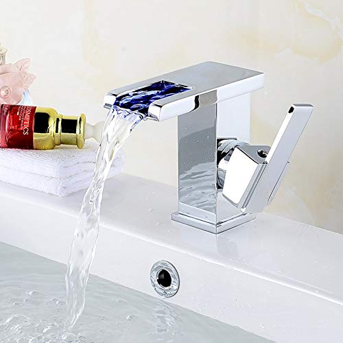 Robinet de lavabo en laiton massif avec mitigeur cascade au design architectural