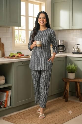Image of Women's Pure Cotton Printed Night Suit,Top and Relaxed Pajama Set, Stylish Sleepwear