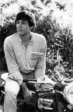 WonderClub Photo of Sir Paul McCartney The Beatles on Motorcycle - Les Beatles, Paul McCartney, John Lennon, RIngo Starr, George Harrison WonderClub Photo of Sir Paul McCartney The Beatles on Motorcycle