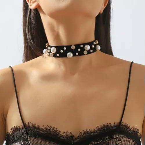 Collier de couloir noir chaîne de perles pour sublimer un décolleté trop simple