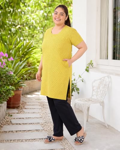 Image of In Love Women's All-Over Printed Cotton Plus Size Longline T-Shirt with Pockets