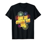 Festeggia la fine dell'anno con stile ed eleganza con questo motivo di Capodanno. Questo design unico di Capodanno e l'outfit di Capodanno saranno perfettamente messi in mostra. Un must per le vostre feste e celebrazioni di Capodanno.