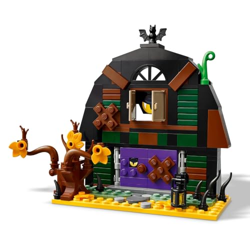 LEGO La Grange d’Halloween - Jouet de Construction avec Squelette & Accessoires Terrifiants Dont Chauve-Souris & Lampes - Décoration Halloween - Cadeau Original pour Garçon ou dès Fille 8 Ans 40721