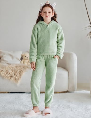 Image of Arshiner Girls 2 Piece Outfits Fuzzy Sweatsuits Hoodie and Sweatpant Sets