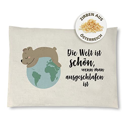 reelax.me Zirbenkissen 26x19 cm - Zirbenholz Kissen aus Baumwolle gefüllt mit Zirbenholzspänen aus Österreich - Handgemachtes Zirbenholz Produkt Motiv Bär