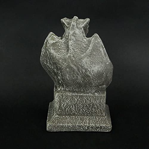 Estatua de gárgola con laptop de concreto miniatura 3