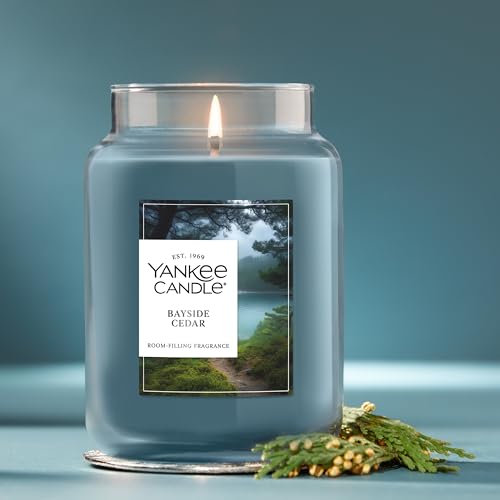 Yankee Candle Large Jar Scented Candle with up to 150 Hour Burn Time, Premium Plant Wax Blend for Consistent Burn, 22 oz Jar Candle with Room Filling Fragrance, Bayside Cedar