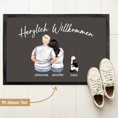 True Statements Fußmatte „Familie“ - personalisiert mit Figuren Namen Hund Katze - Familien Türmatte Fußabtretter Geschenk Einzug Neue Wohnung Schmutzfangmatte – dünn rutschfest, 50 x 35 cm