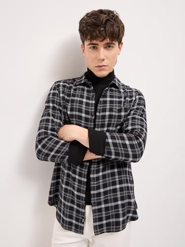 Image of THE BEAR HOUSE Men Spread Collar Checked Cotton Slim Fit Shirt