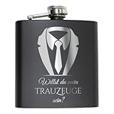 Pixelstudio Flachmann Willst du Mein Trauzeuge Sein? | Schwarz mit Gravur. Geschenk Idee für den Trauzeugen. Mit Anzug/Frack Motiv. Pixelstudio Flachmann Willst du Mein Trauzeuge Sein? | Schwarz mit Gravur. Geschenk Idee für den Trauzeugen. Mit Anzug/Frack Motiv.
