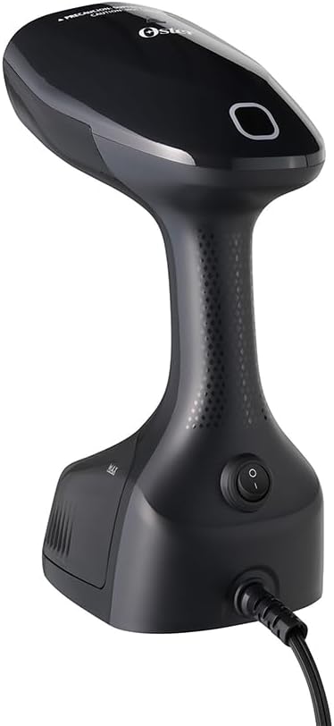 Vista lateral da passadeira a vapor Oster Power com cabo de energia e botão liga/desliga