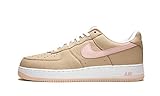 Logo Nike blanc sur les côtés.