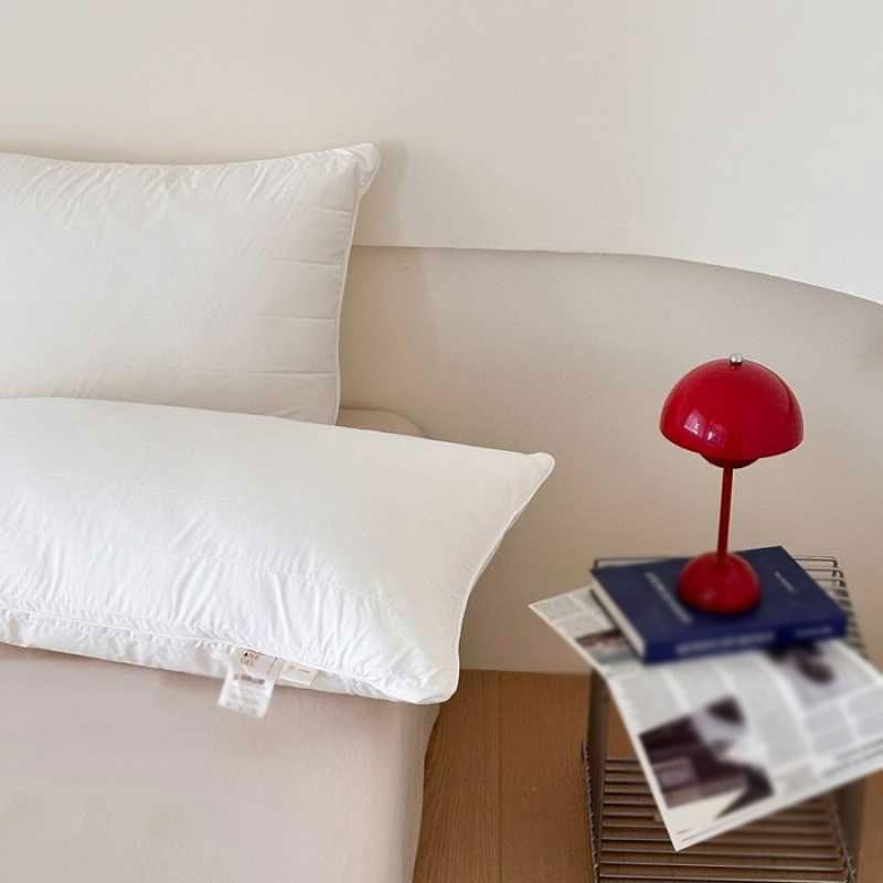 Four Seasons Universal Hotel Fluffy Soft Knitted Cotton Pillow
