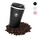 ☕GESUND UND NACHHALTIG – Der Thermo Kaffeebecher besteht aus hochwertigem Edelstahl und ist dadurch sehr langlebig. Die Coffee to go Becher ist eine der pflegeleichtesten Optionen, da dieser keineswegs porös wird und somit keinen Geschmack & Geruch annimmt.