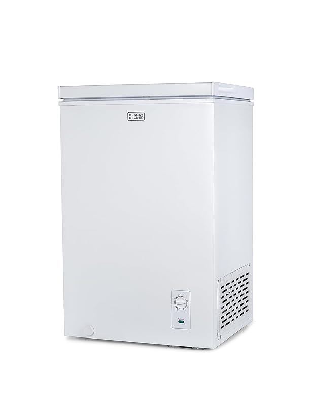 BLACK+DECKER BCFK206 2.0 cubic feet compact chest freezer in white