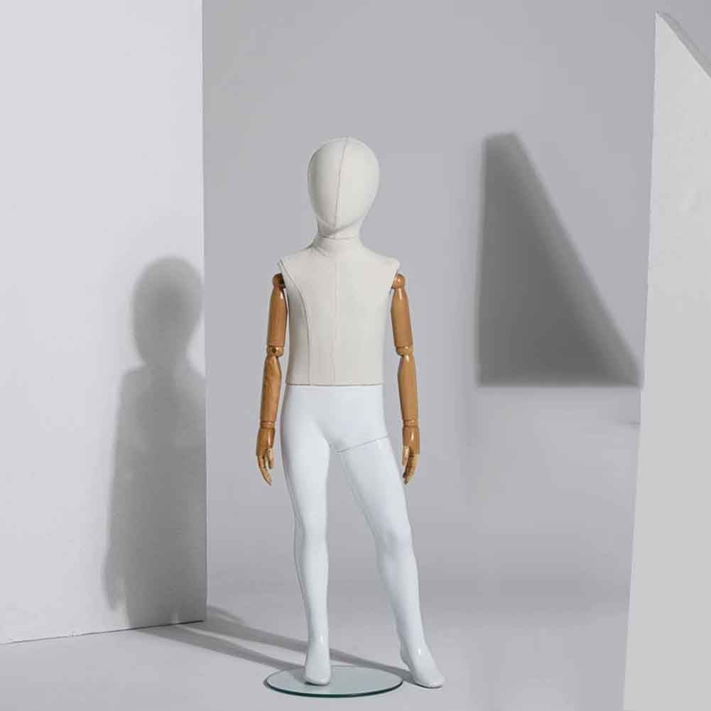 Mannequin enfant réaliste haute finition et son support en verre pour créateurs