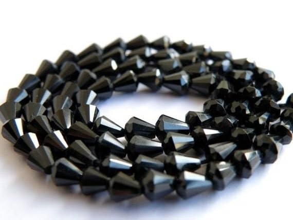 Fil spinelle noire facettée pour fabriquer un cadeau d'anniversaire