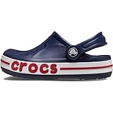 MACHEN SIE JEDES PAAR EINZIGARTIG - Passen Sie Ihr Paar Crocs mit lustigen Jibbitz-Charms an, die in die Lüftungsöffnungen gesteckt werden können, damit Sie sie für Ihren spezifischen Stil personalisieren können