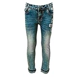 Am linken Bein ist die 5-Pocket Jeans mit mehreren Patches mit Traktor-Motiv bedruckt