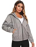Der Unterschied: Anders als normale Damen-Regenmäntel hat dieser Damen-Regenmantel Fledermausärmel, die dem Trend der Zeit entsprechen. Sie werden sich nicht eng anfühlen.Sie können eine weibliche Jacke tragen, um frei zu trainieren.
