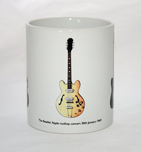 Mug de la guitare. Les illustrations de guitares The Beatles Apple sur le toit. - Les Beatles, Paul McCartney, John Lennon, RIngo Starr, George Harrison Mug de la guitare. Les illustrations de guitares The Beatles Apple sur le toit.