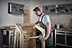 wolfcraft EHZ 100-300 Einhandzwinge PRO 3031000 - Kraftvolle Zwinge zum professionellen Spannen von Werkstücken mit nur einer Hand - Spannkraft: 120 kg - Spannweite: 300 mm