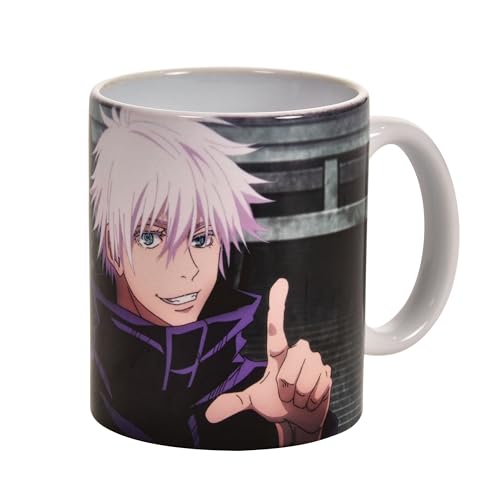 Elbenwald Taza De Café Jujutsu Kaisen Con Satoru Gojo Y Logo Impreso En Todo El Contorno - Capacidad 320 Ml Altura 9 Cm - Taza De Café Para Fans De Anime - Cerámica - Multicolor