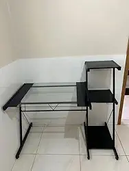 Escrivaninha ou mesa industrial/de vidro temperado e ferro/p/PC