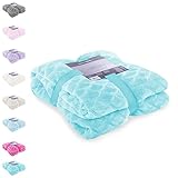 Die Kuscheldecke ist nicht nur schön, weich und hautfreundlich, sondern auch praktisch. Sie kann auf vielerlei Weise verwendet werden - als Tagesdecke, als stilvolle Sofadekoration oder als gemütliche Zudecke.