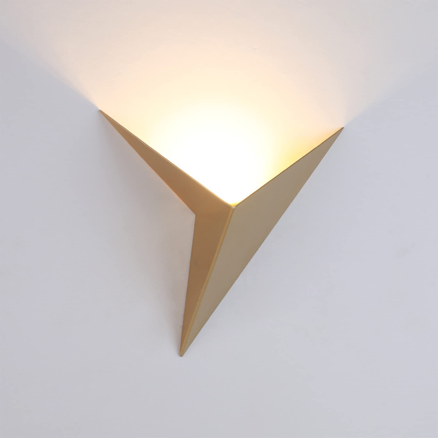 Applique Murale Doré LED Triangle Moderne en Fer, Lumière Chaude