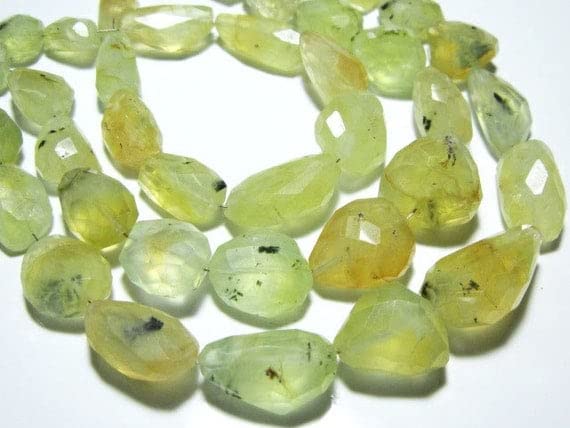 Prehnite tourmalinée pierres naturelles de qualité supérieure pour joaillerie haut de gamme