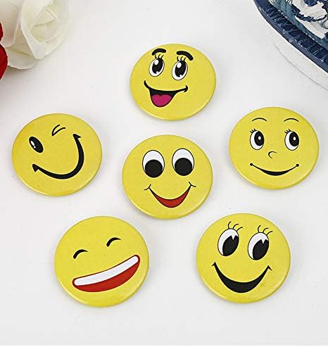 Amazon バッジ 笑顔 ブローチ 缶バッチ ブローチ 日常 コスチューム道具 周辺 誕生日プレゼント A バッジ おもちゃ