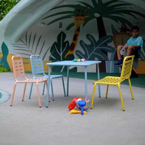 I colori vivaci sono fondamentali nel creare un ambiente stimolante e positivo, in particolare per i bambini. Tonalità come il celeste, il pesca, il giallo e il salvia sono scelte che combinano freschezza e armonia, favorendo un'atmosfera rilassante e al contempo vivace. Il celeste evoca tranquillità, il pesca porta calore e accoglienza, mentre Il salvia, più delicato e neutro, aggiunge equilibrio.