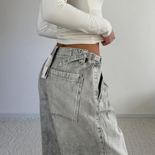 High-Waisted Wide-Leg Jeans4