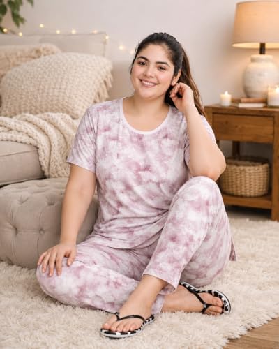 Image of In Love Women's All-Over Printed Cotton Plus Size Longline T-Shirt with Pockets
