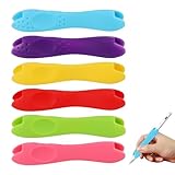 Utilisation Polyvalente: Adapté aux enfants, adultes, gauchers et droitiers, ce grip crayon convient à la plupart des stylos, crayons et outils de dessin. Parfait pour les élèves, enseignants, artistes et enfants à besoins spécifiques.